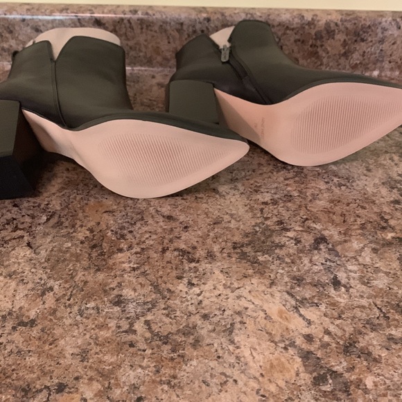 Nine West Size 7 black leather new, never worn - Picture 3 of 3